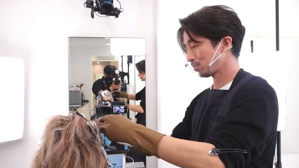 未来を作るヘアデザイン。伸びて来ても気にならないナカム式グレーカラー！のサムネイル画像