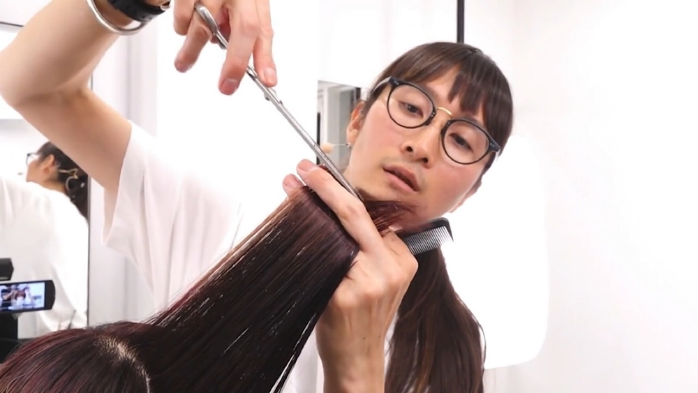 カットの迷宮から脱出しよう！単純明快な基礎理論と９つのパターンで髪もデザインも思いのままに！！のサムネイル画像