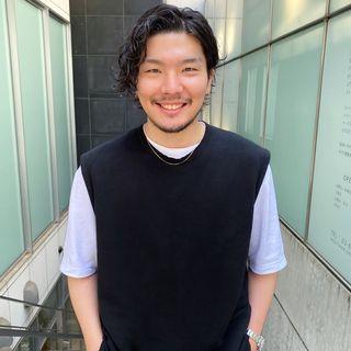 スガ シュンスケ